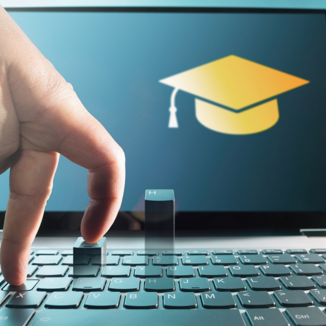How to Sell Online Courses Successfully 